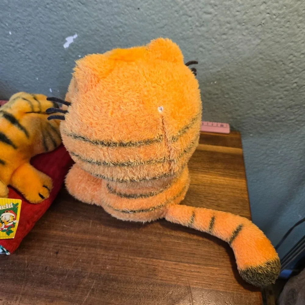 Garfield plush Christmas Santa Hat Pillow vintage Dakin 9